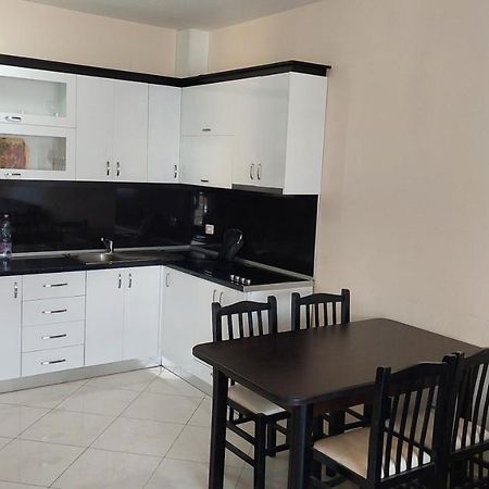 Sweetview 2-Bedroom Apartment With 3 Balcony Seaview Vlorë Esterno foto