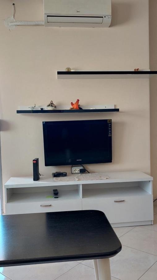 Sweetview 2-Bedroom Apartment With 3 Balcony Seaview Vlorë Esterno foto
