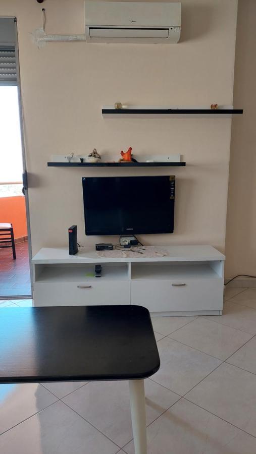 Sweetview 2-Bedroom Apartment With 3 Balcony Seaview Vlorë Esterno foto