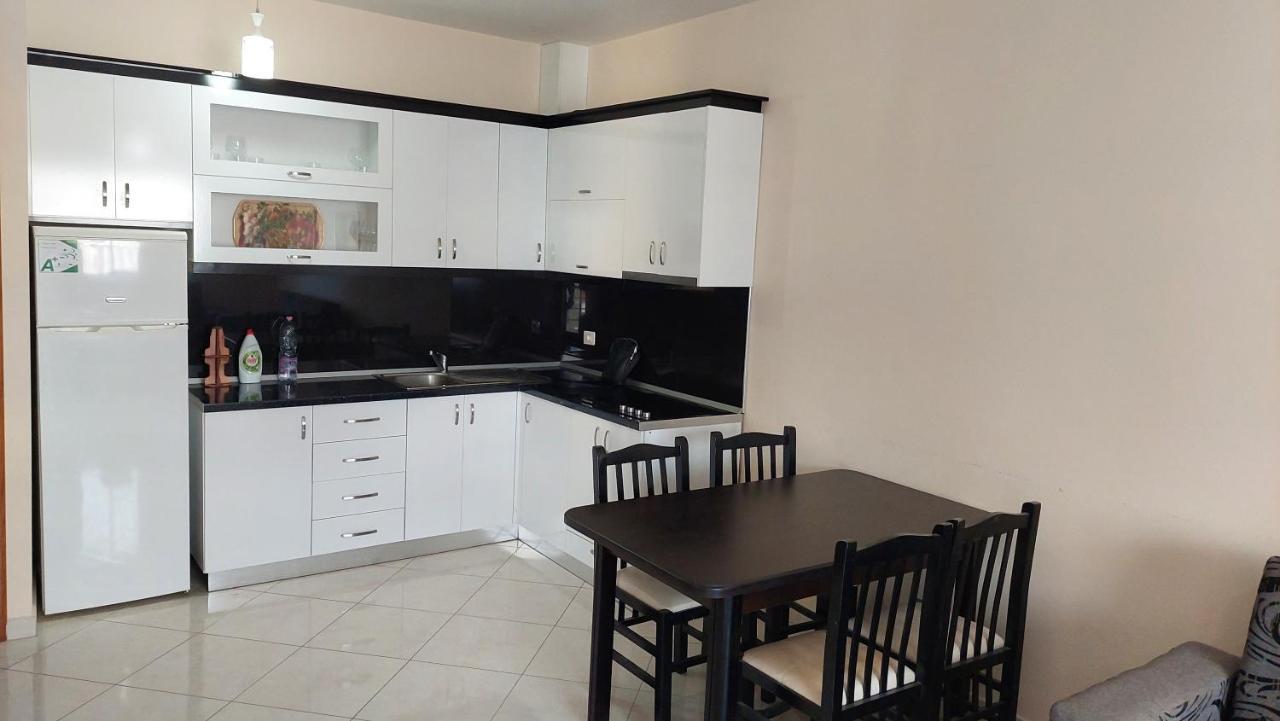 Sweetview 2-Bedroom Apartment With 3 Balcony Seaview Vlorë Esterno foto